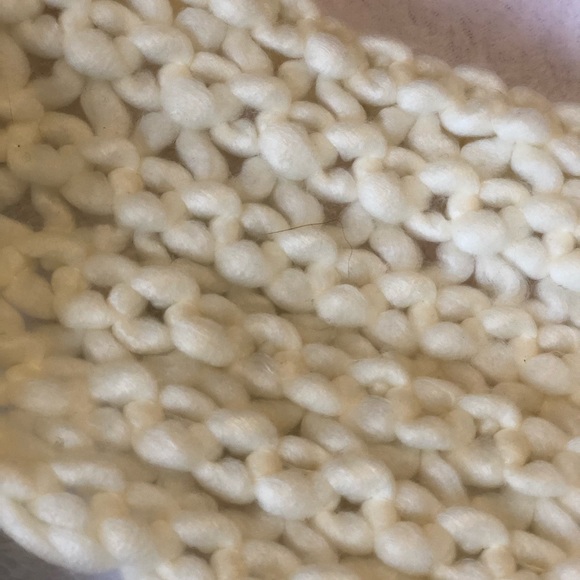 CREAM Knit Scarf - Picture 2 of 3
